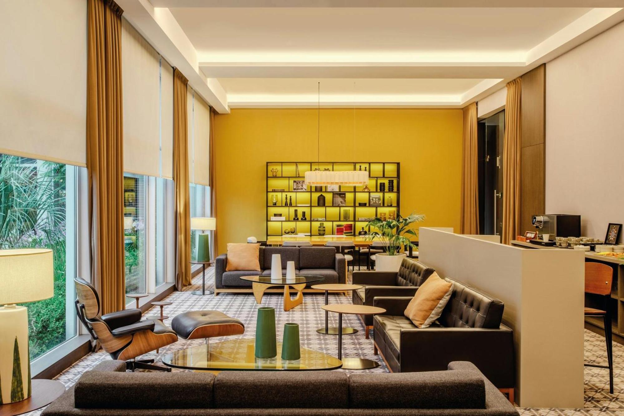 Suite Polo King con balcón y acceso al Club Lounge